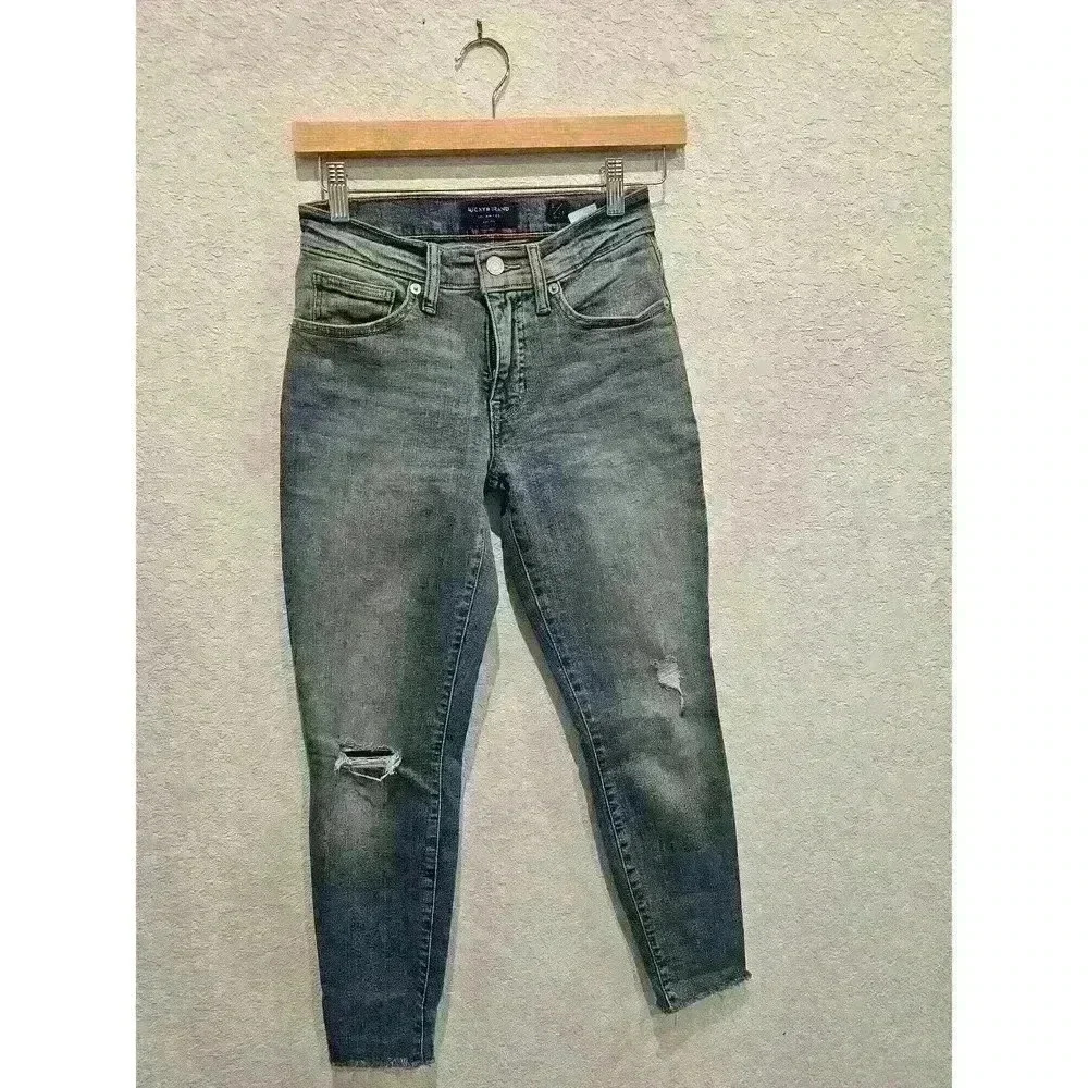 Lucky brand denim light fade wash. ANILE. Size 2/26. Mid Rise super skinny Ava.